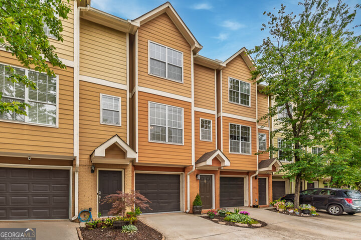 Property Photo: 1124 Dekalb Avenue NE 8 GA 30307