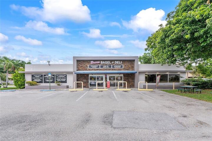 Property Photo: 230 S Powerline Rd FL 33442