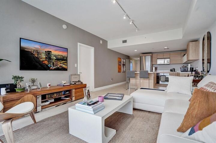 Property Photo: 16385 Biscayne Blvd 1518 FL 33160