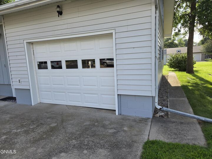 Property Photo:  308 2nd Avenue NE  ND 58413 