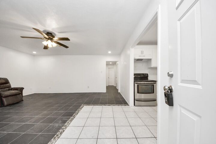 Property Photo:  1015 Stoneleigh Court  TX 77375 