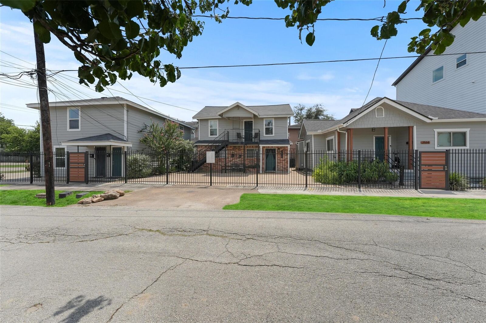 Property Photo:  2518 Anita Street  TX 77004 