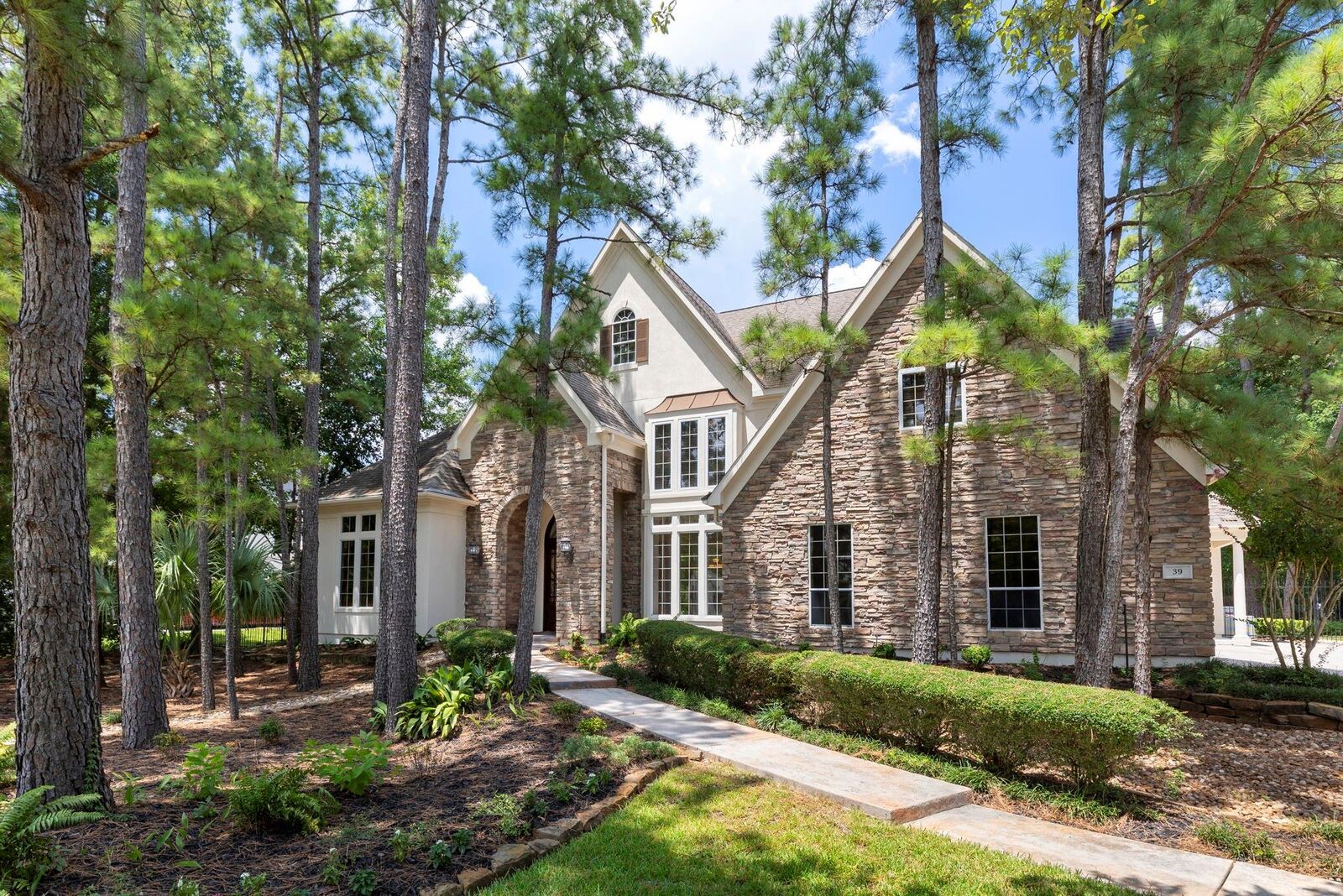 Property Photo:  39 W Bracebridge Circle  TX 77382 