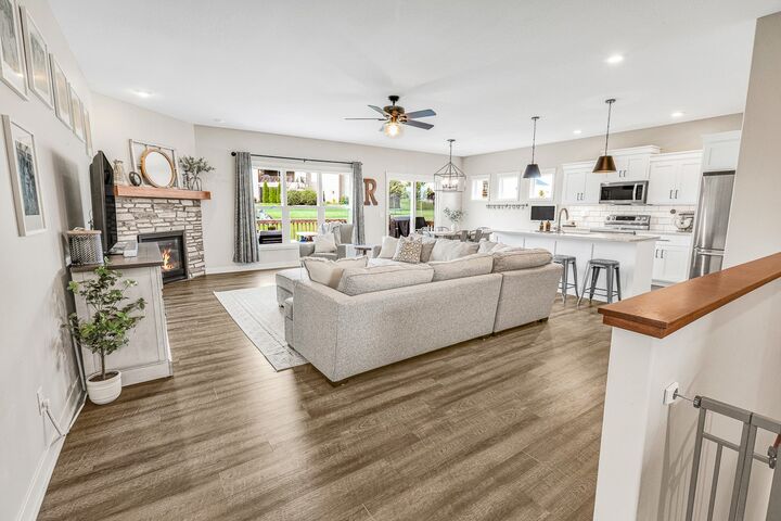 Property Photo:  912 Fountain View Drive  IA 50219 