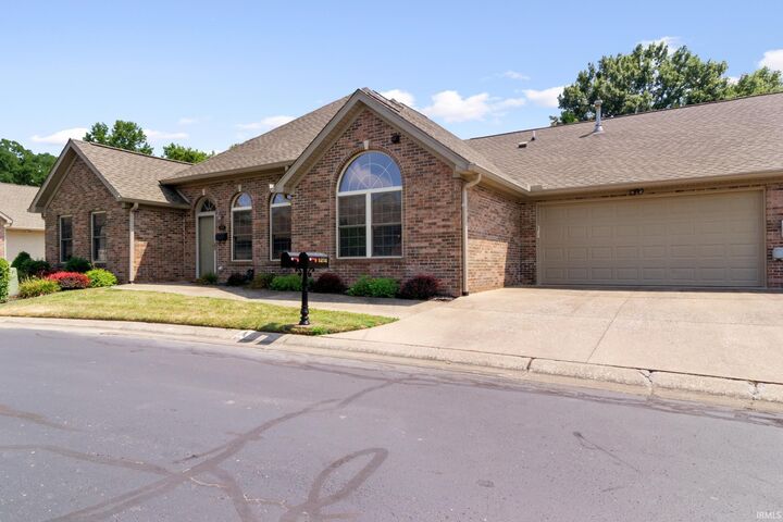Property Photo:  8200 Wyntree Villas Drive  IN 47630 