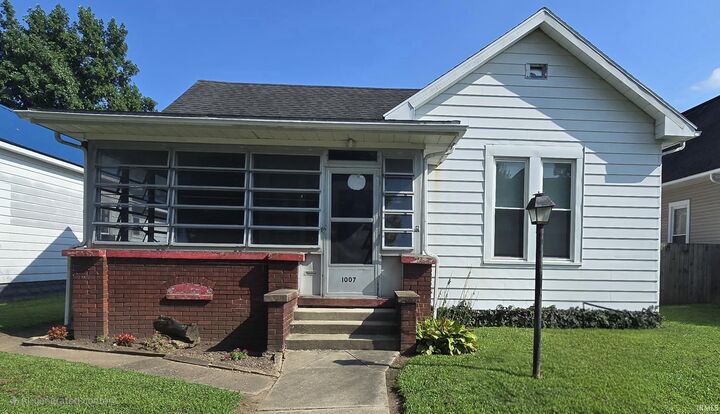 1007 N 10th Street  Vincennes IN 47591 photo
