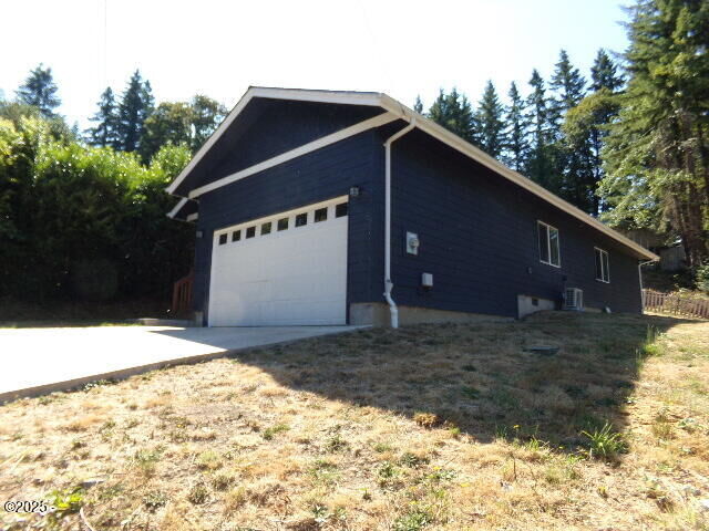 Property Photo: 163 NE 6th Street OR 97391