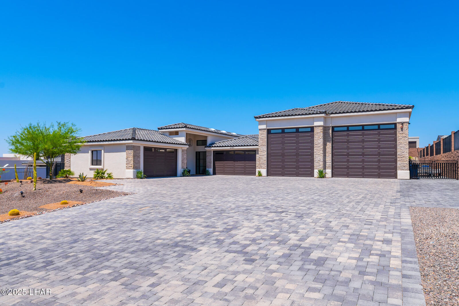 Property Photo: 6282 Avienda De Las Colinas AZ 86406
