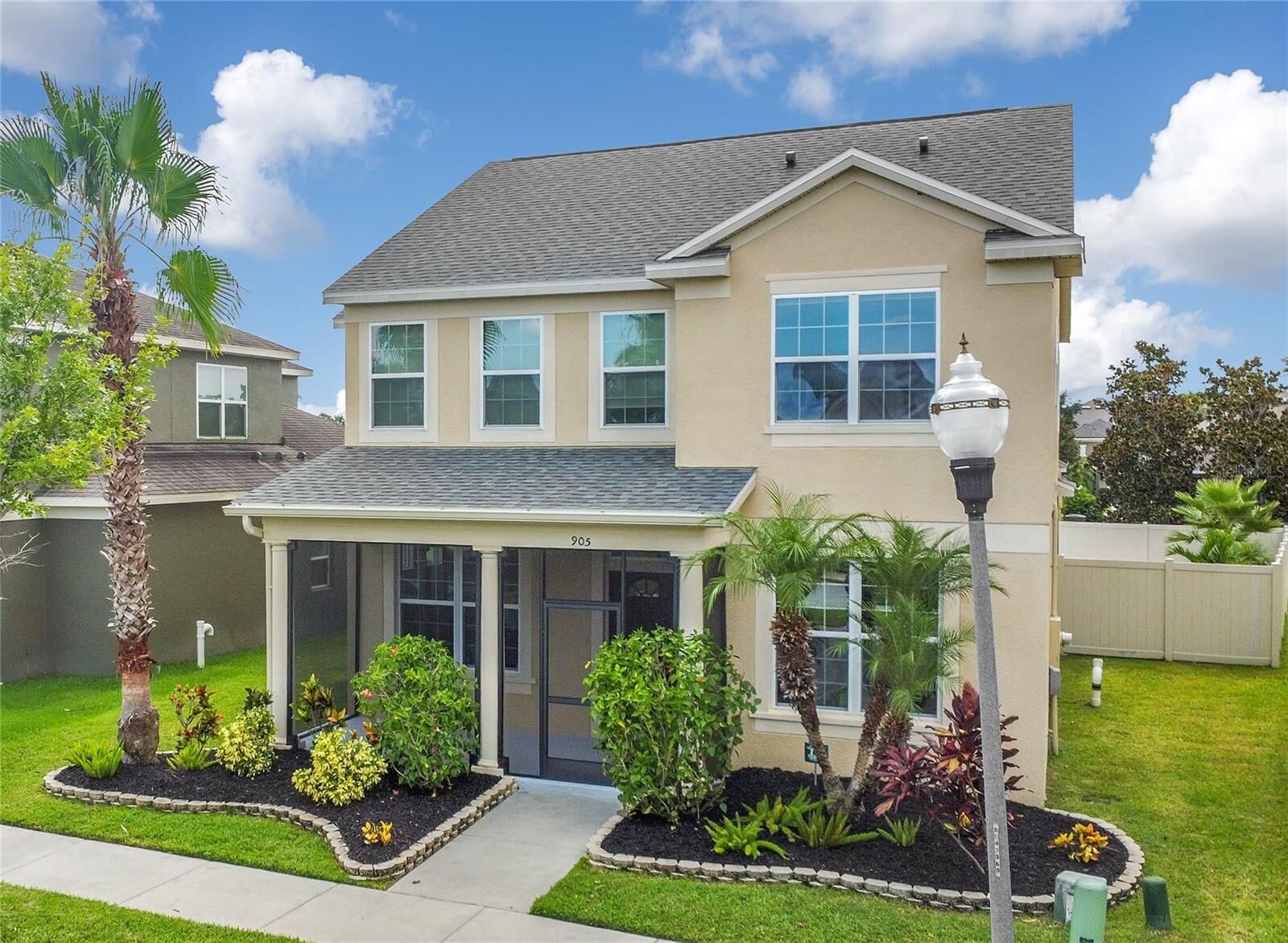 Property Photo:  905 Egrets Landing Way  FL 34736 