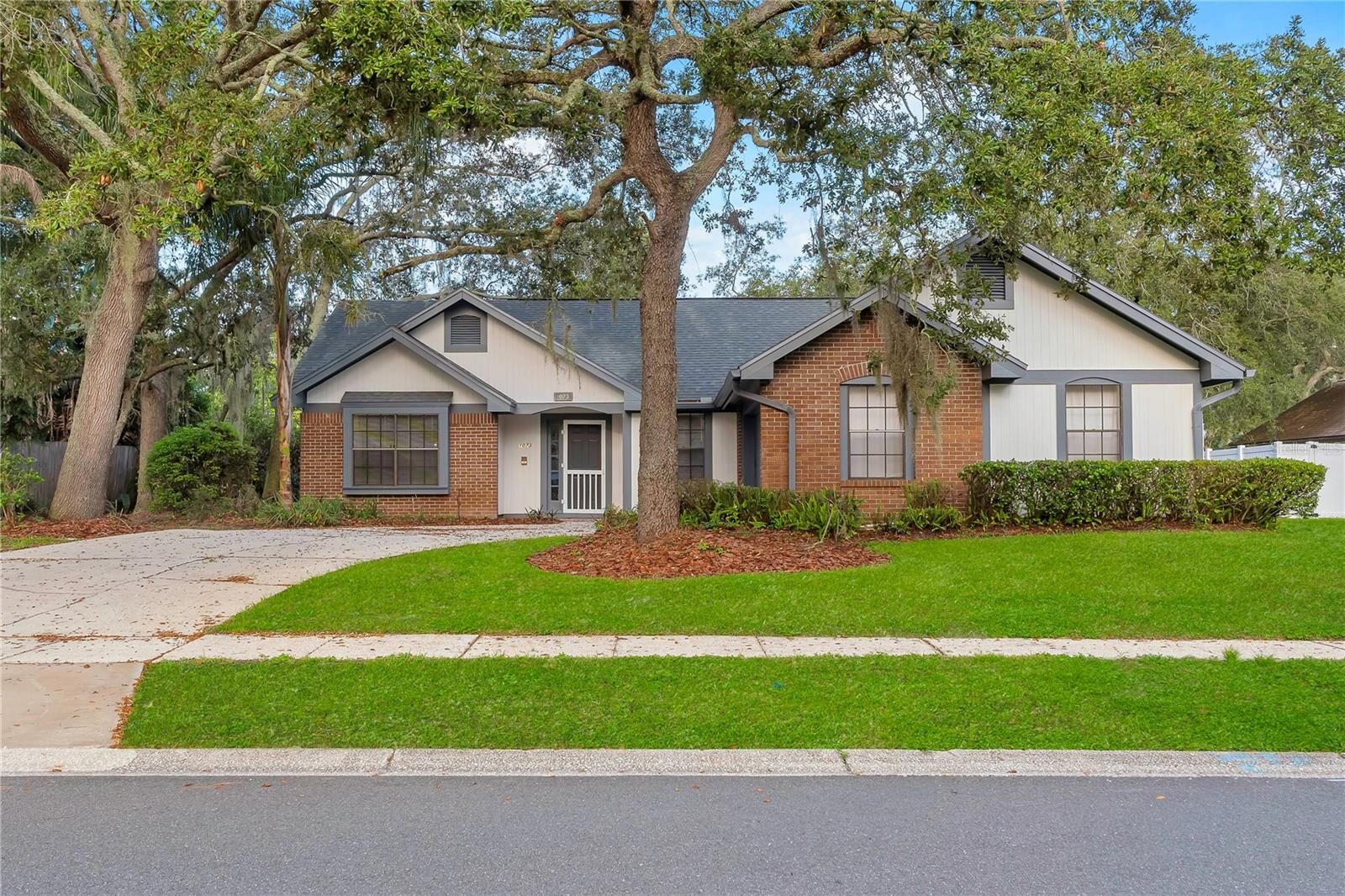 Property Photo: 1073 Chesterfield Circle FL 32708