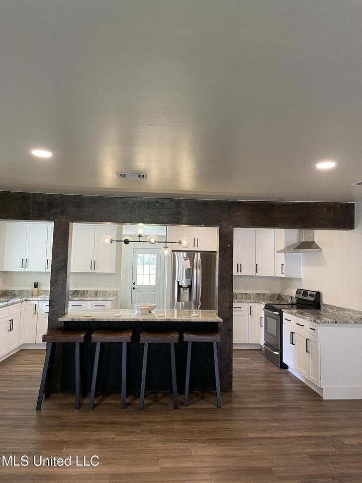Property Photo:  100 Hunter Drive  MS 39564 
