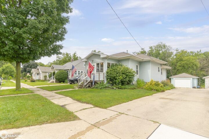 Property Photo:  227 N Crescent Drive  IA 50401 