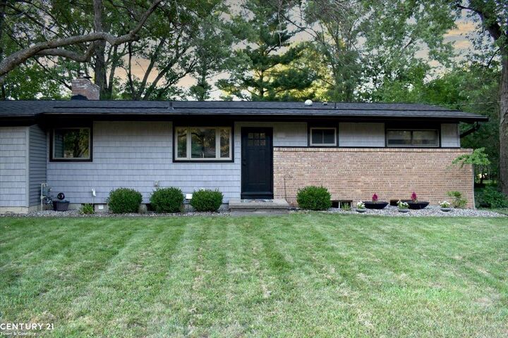 Property Photo:  2330 Kewanee Way  MI 48864 