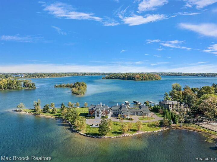 3251 W Shore Drive  Orchard Lake MI 48324 2370 photo