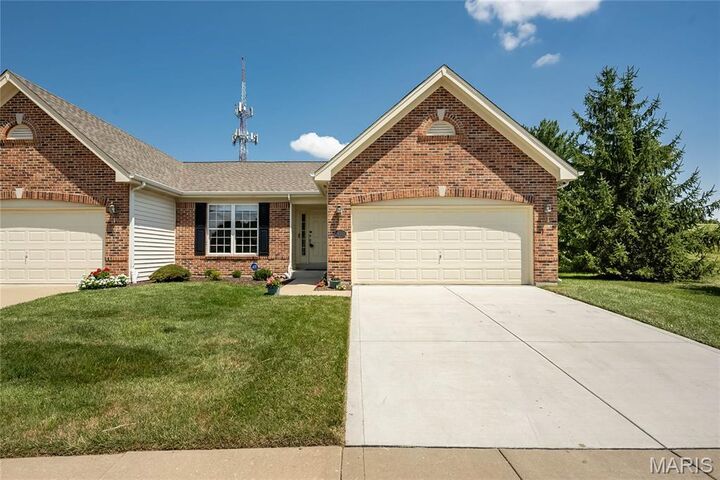 14701 Ladue Bluffs Crossing Drive  Chesterfield MO 63017 photo