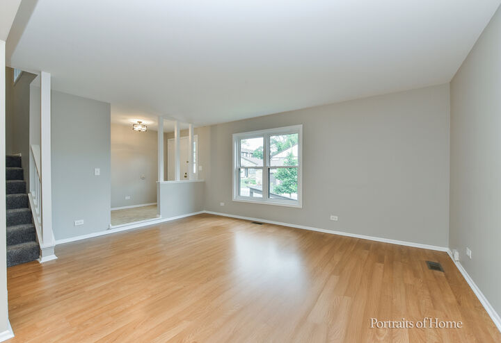Property Photo:  57 White Oak Circle  IL 60174 
