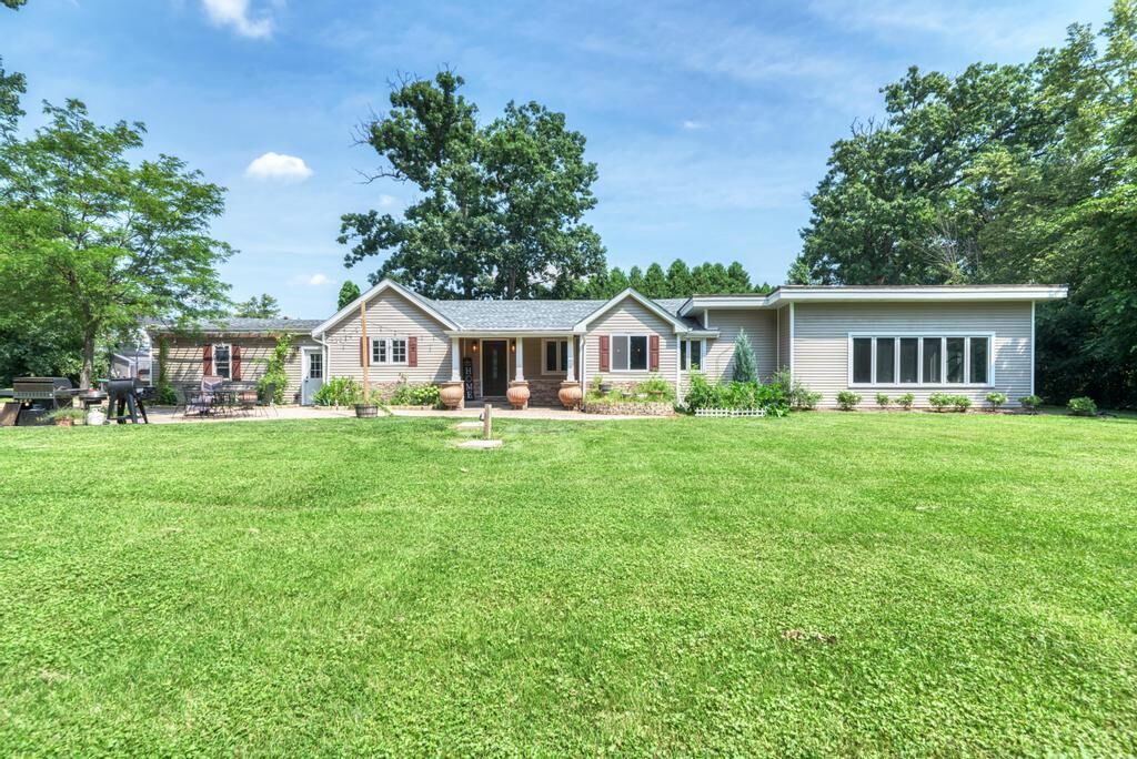 Property Photo: 4N021 Il Route 83 IL 60106
