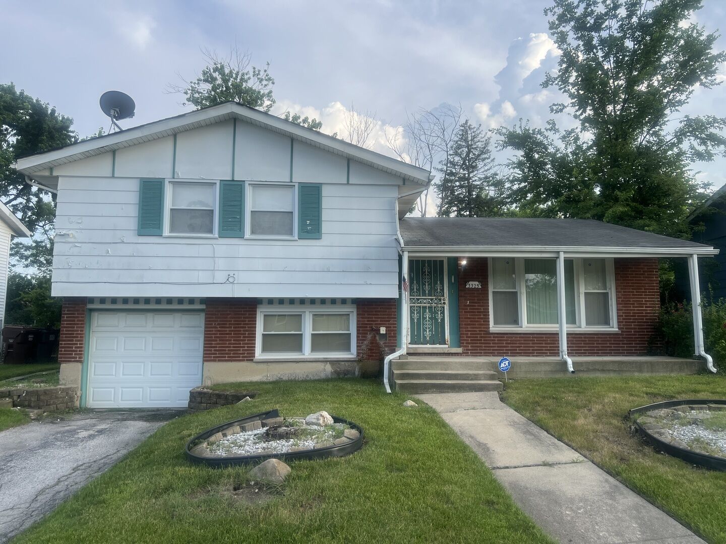 Property Photo:  3325 Laurel Lane  IL 60429 