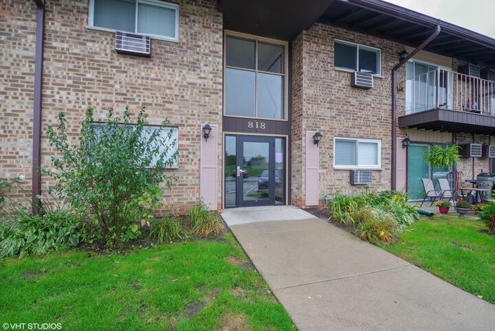 Property Photo:  818 E Old Willow Road 207  IL 60070 