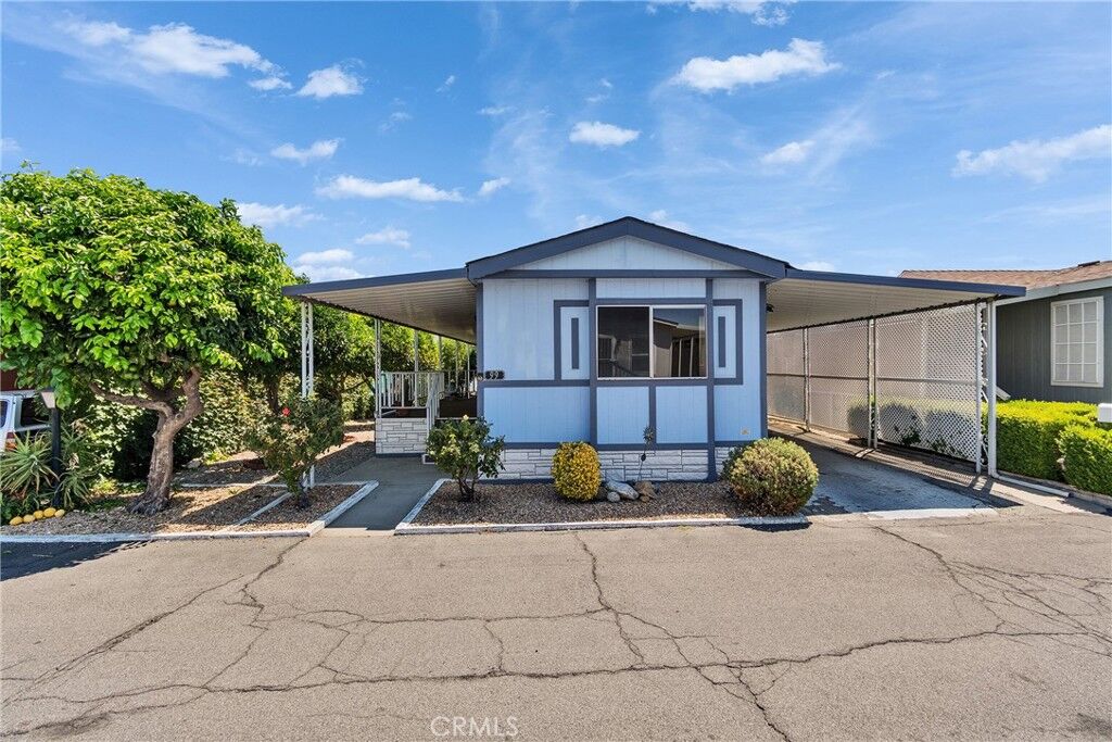 Property Photo: 880 N Lake Street 99 CA 92544