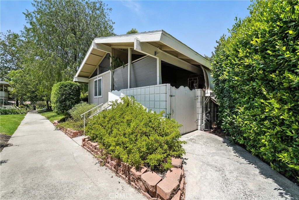 Property Photo:  542 Via Estrada B  CA 92637 
