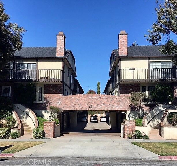 Property Photo: 240 S Broadway 10 CA 90277