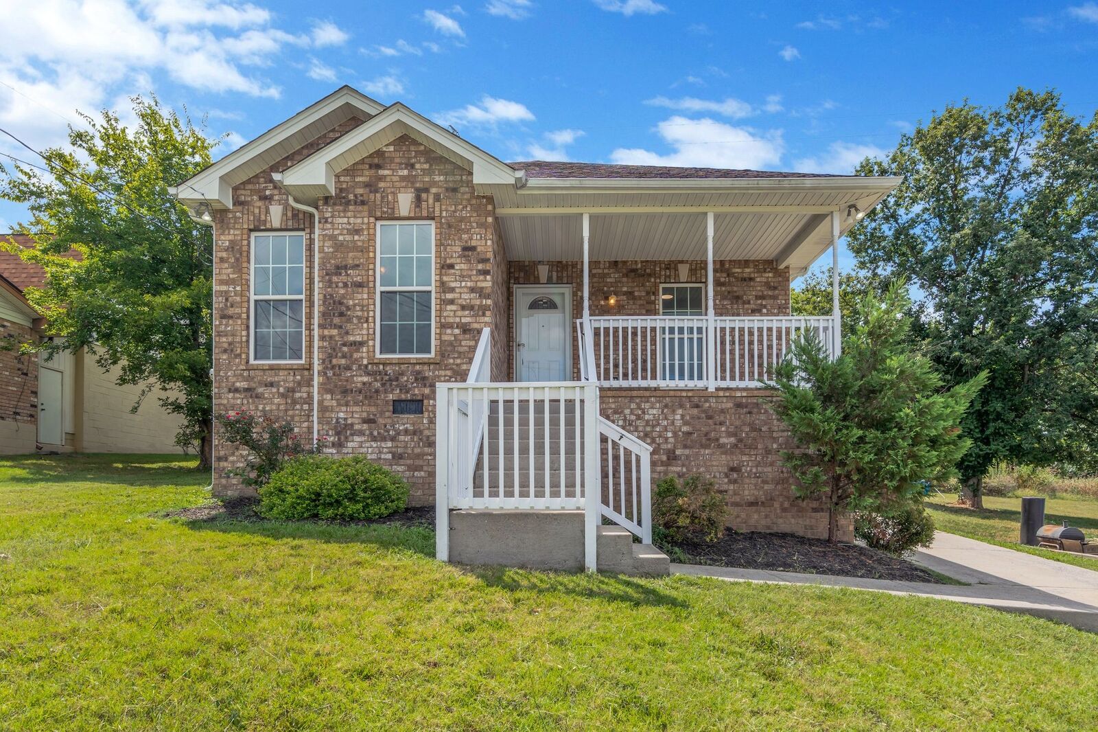 Property Photo:  406 Matthews Ct  TN 37207 
