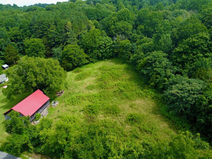 Property Photo: 301 Red Tuttle Rd TN 37022