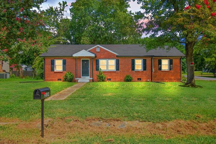 Property Photo: 219 Rolling Rd TN 37160