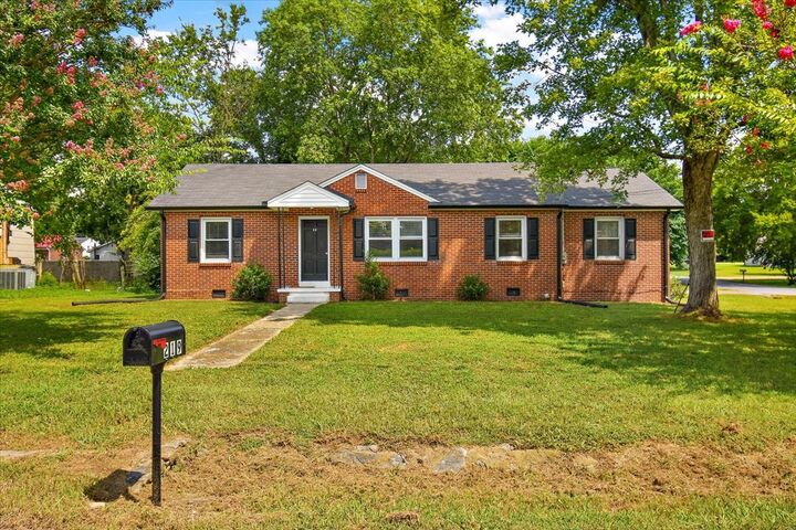 Property Photo:  219 Rolling Rd  TN 37160 