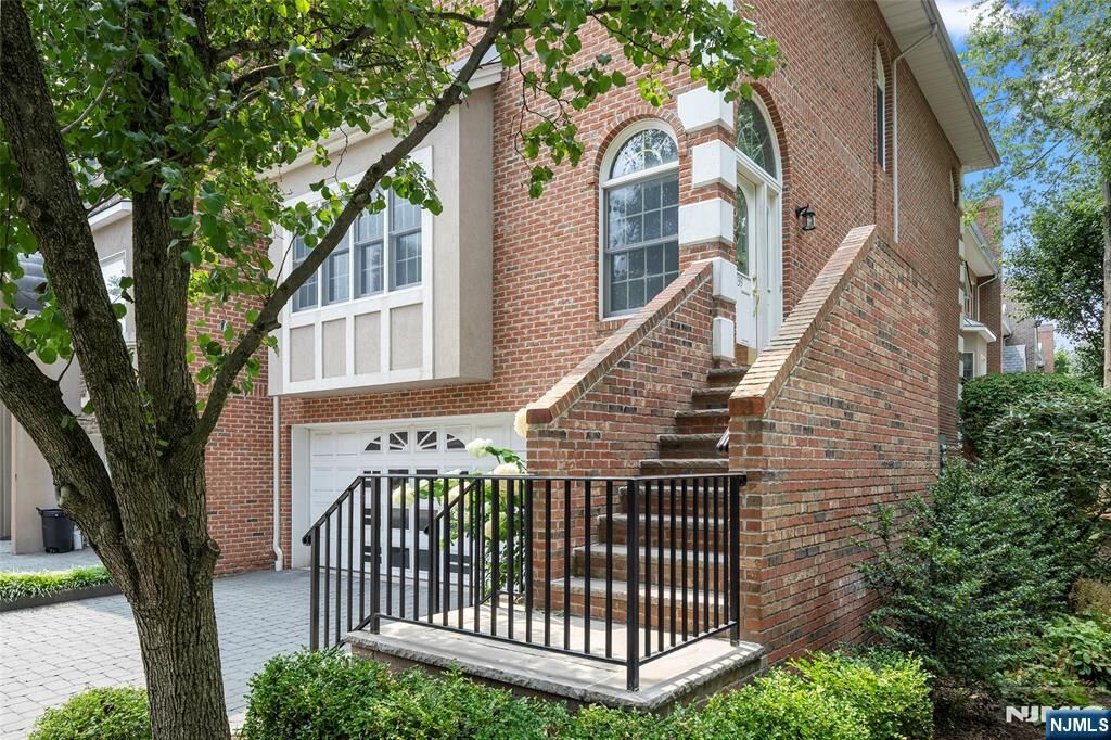 Property Photo:  139 Stonegate Trail  NJ 07626 