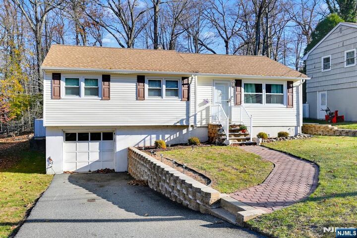 59 Pawnee Avenue  Oakland NJ 07436 photo
