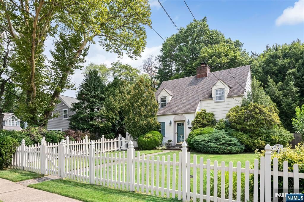 Property Photo:  260 Sheridan Avenue  NJ 07423 
