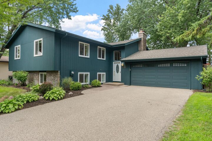 Property Photo:  3116 Red Oak Circle N  MN 55337 