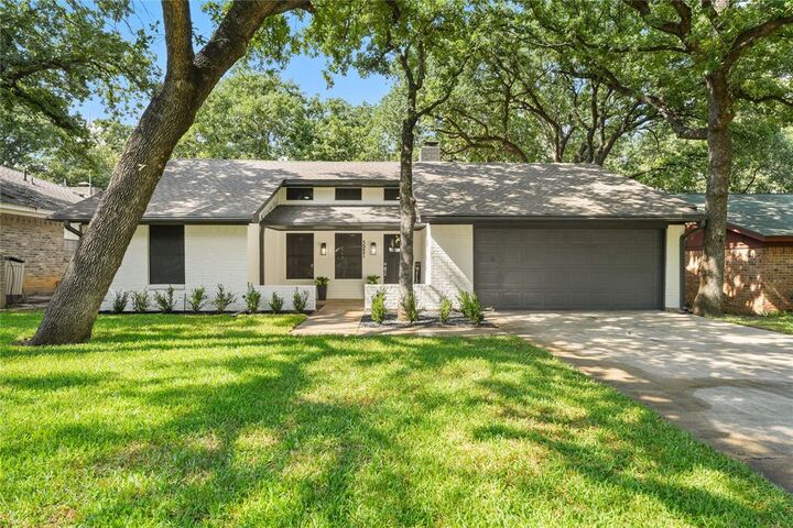 Property Photo: 3921 Double Oak Lane TX 75061