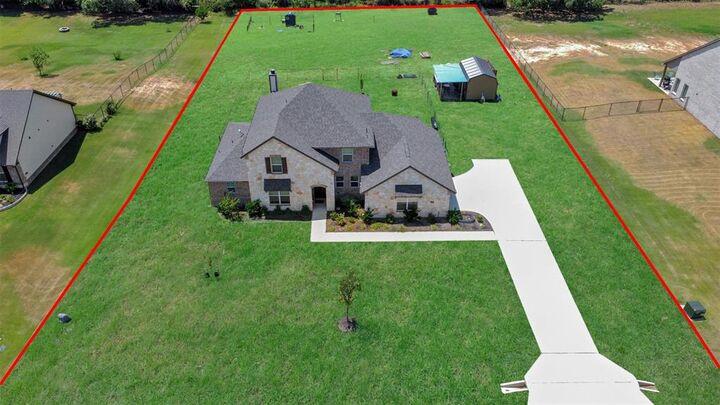Property Photo: 154 Chester Road TX 76082