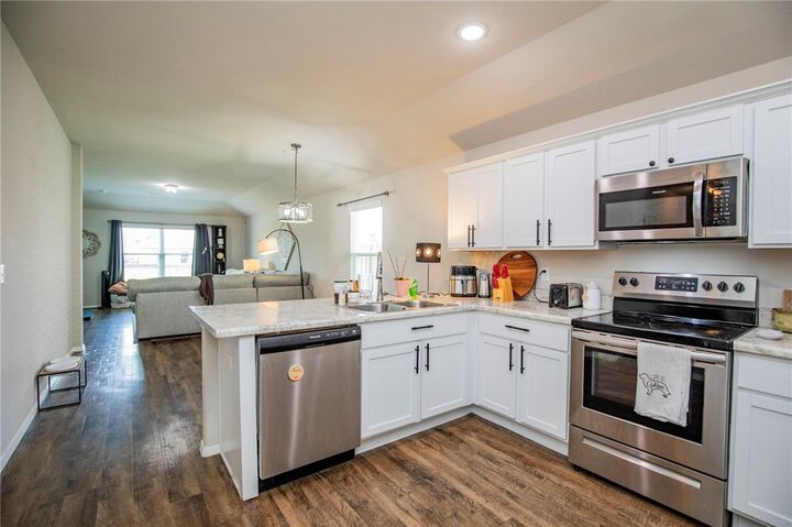 Property Photo: 4878 W Hoover Loop AR 72704