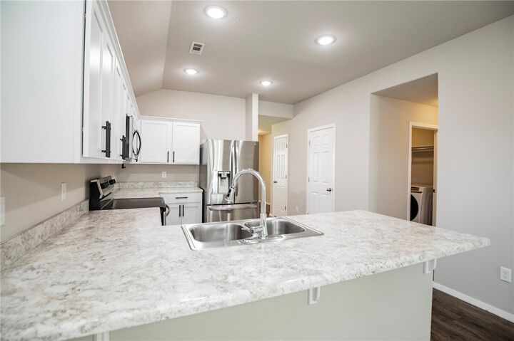 Property Photo: 4878 W Hoover Loop AR 72704