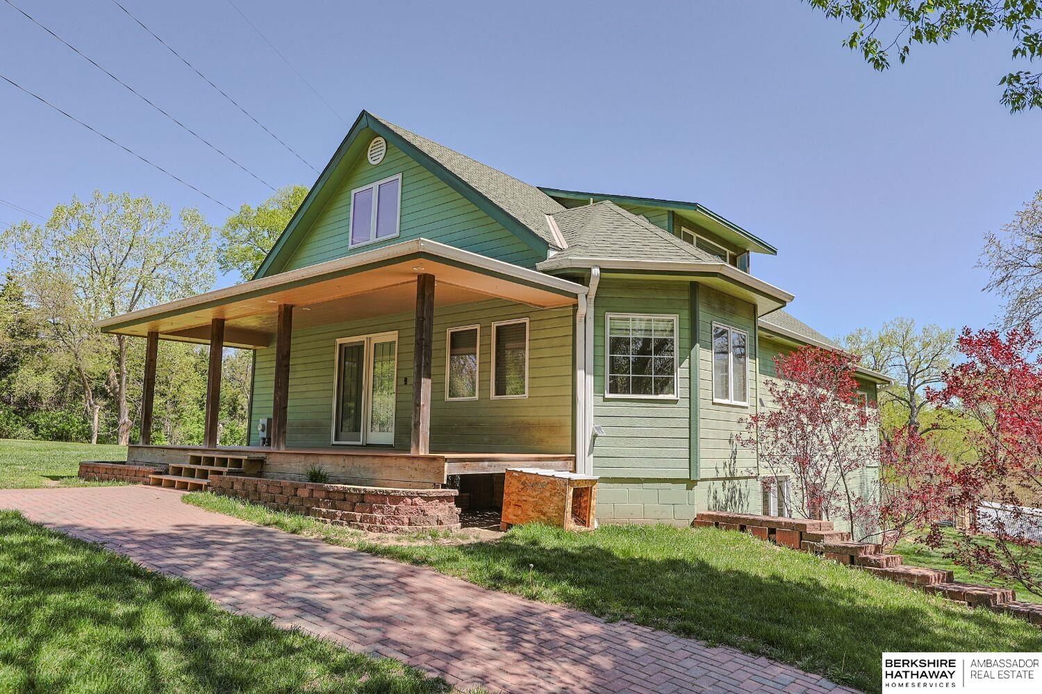 Property Photo:  5531 County Road 34  NE 68023 