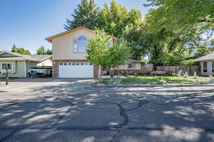 Property Photo: 1115 Rose Valley Drive OR 97502
