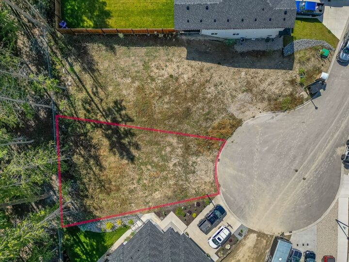 Property Photo:  1450 21 Street  BC V1E 0G8 