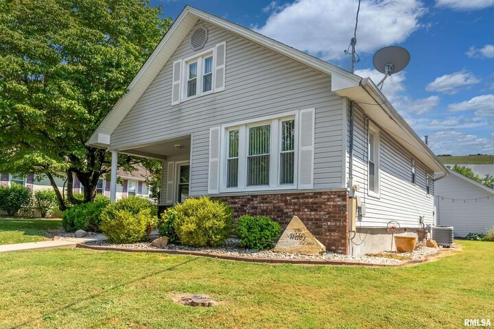 1504 E Oak Street  West Frankfort IL 62896 photo