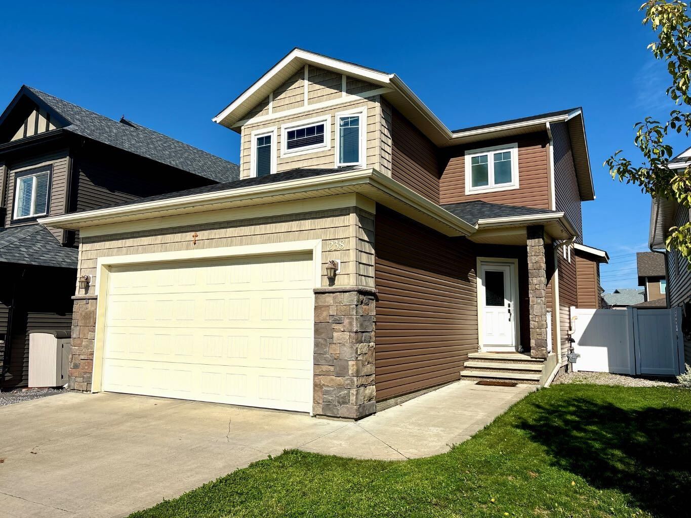 Property Photo:  238 Viscount Drive SE  AB T4R 0M7 