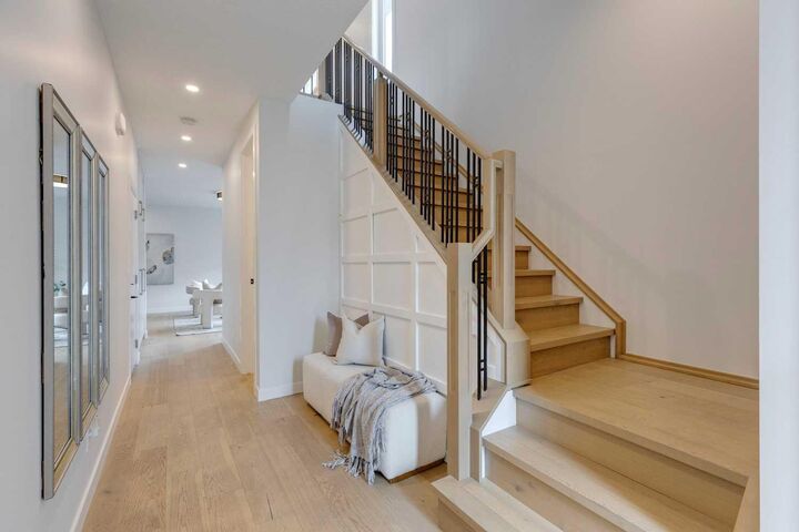 Property Photo:  941 38 Street SW  AB T3C 1T4 