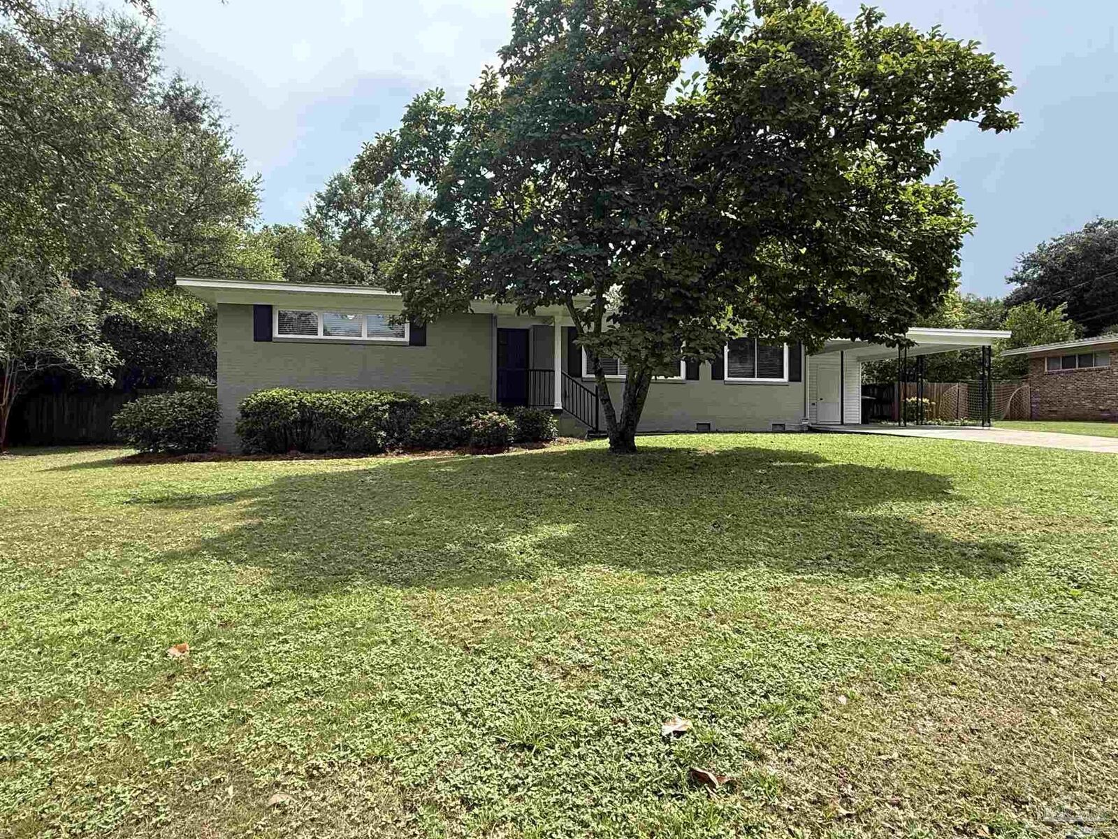 Property Photo: 2005 Peyton Dr FL 32503