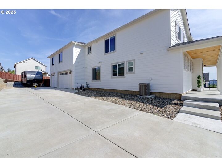 Property Photo:  721 E Vine Maple Ave  WA 98629 