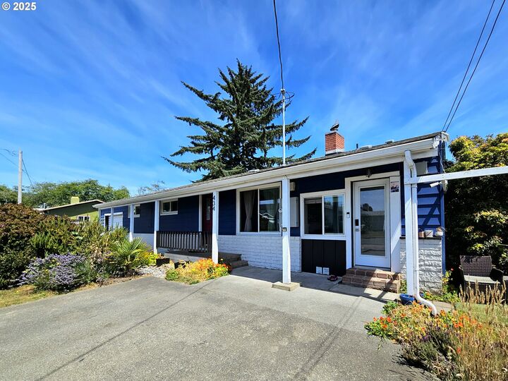 Property Photo: 434 Arnold Ln OR 97415