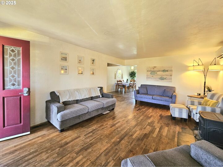 Property Photo:  434 Arnold Ln  OR 97415