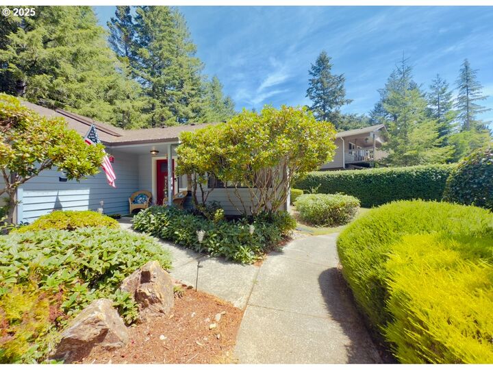 1470 Glenwood Dr  Brookings OR 97415 photo
