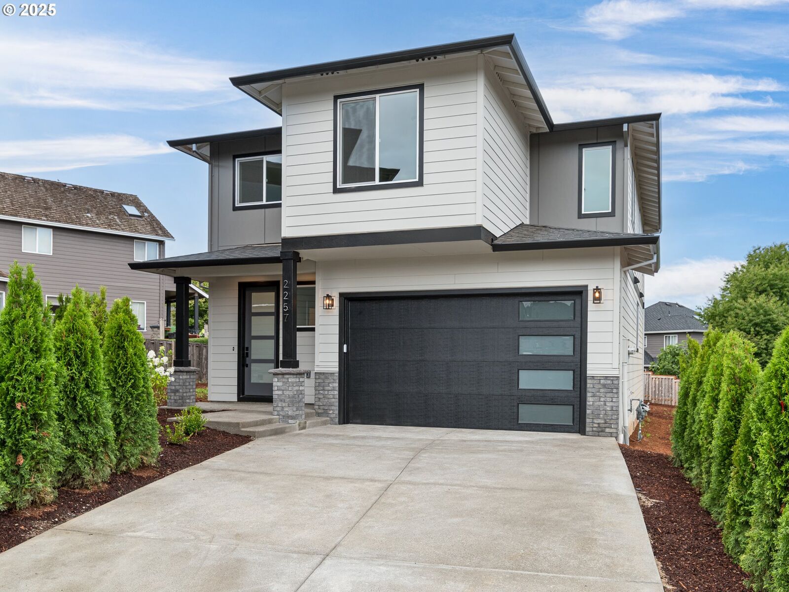 Property Photo: 2257 SW Phyllis Pl OR 97080